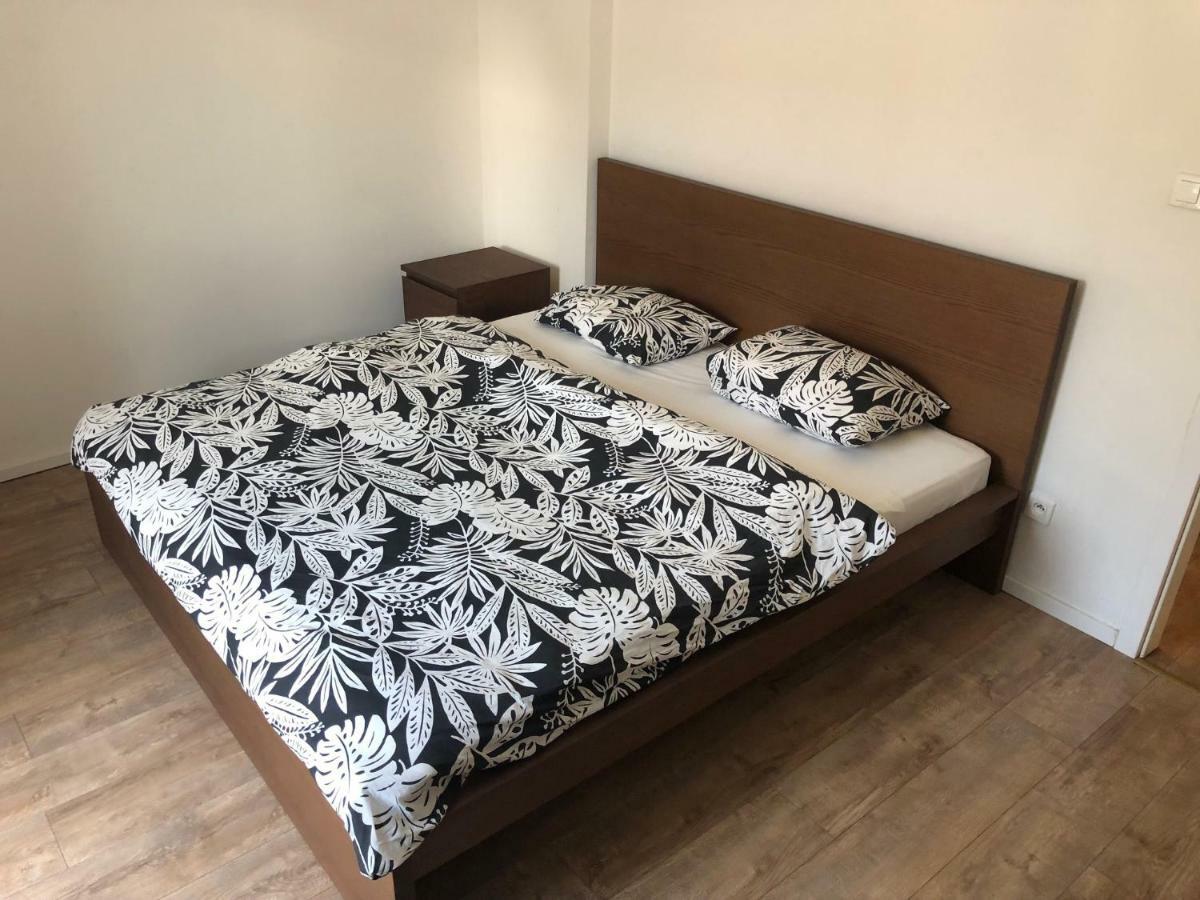 Apartman V Centre Michaloviec มิคาโลเท ภายนอก รูปภาพ