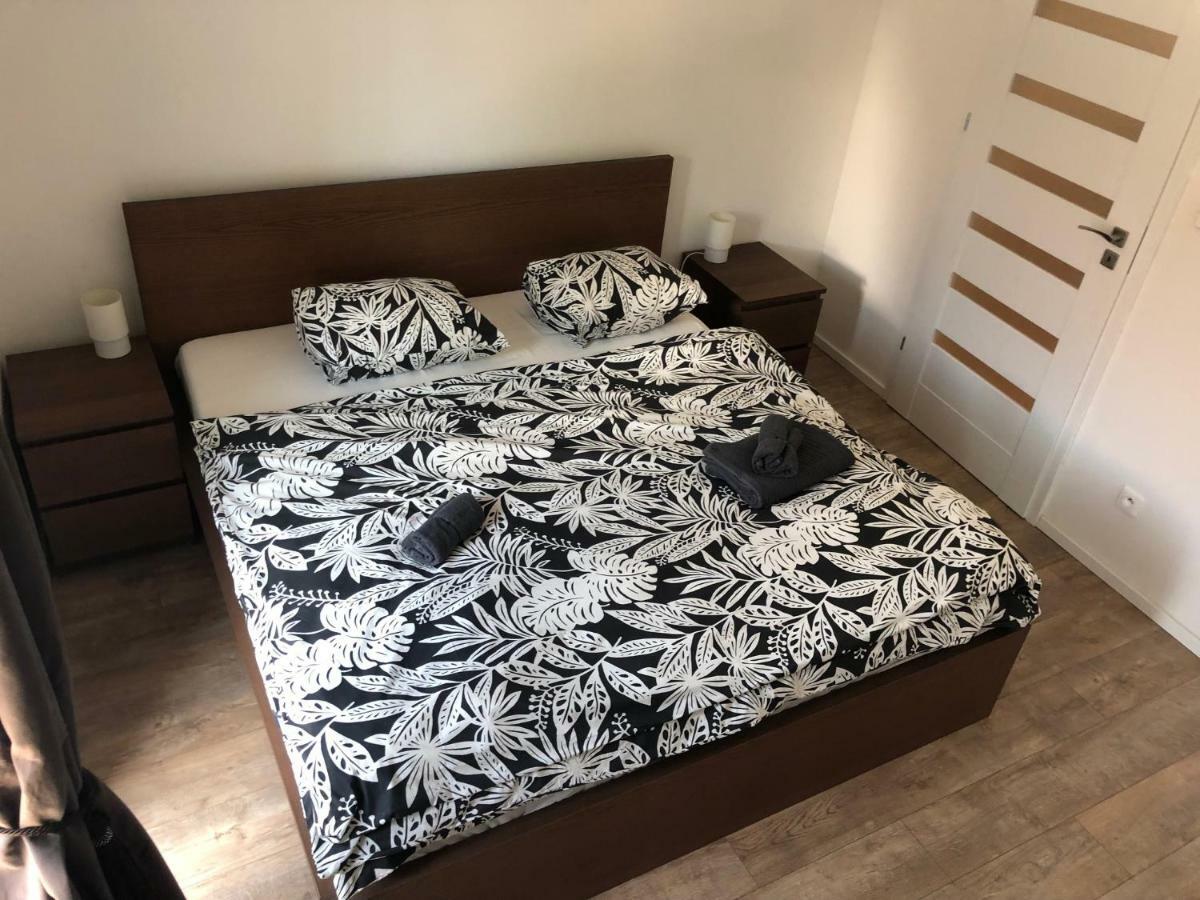 Apartman V Centre Michaloviec มิคาโลเท ภายนอก รูปภาพ